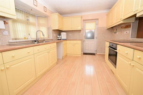 4 bedroom house for sale, Long Road, Canvey Island SS8