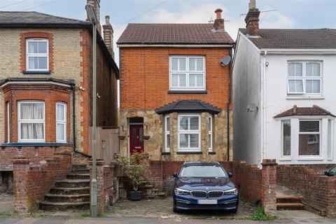 3 bedroom detached house for sale, Earlsbrook Road, Redhill