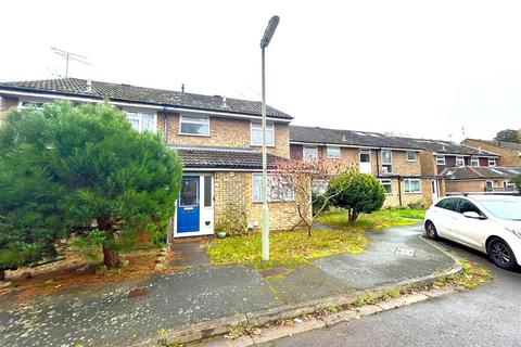 3 bedroom terraced house to rent, Bramcote, Surrey GU15