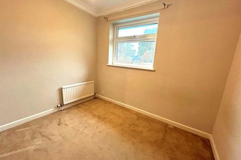 3 bedroom terraced house to rent, Bramcote, Surrey GU15