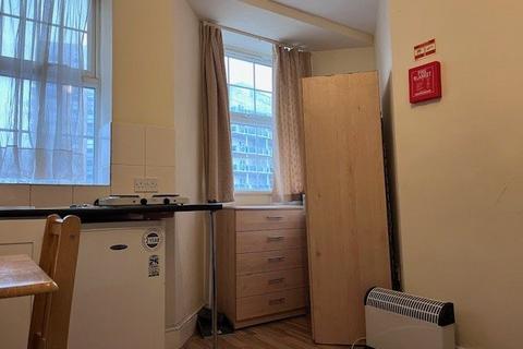 Studio to rent, Station Road, Harrow HA1