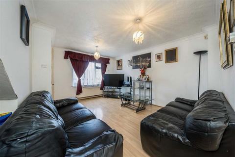 16 Gables Close, London, SE12 0UD