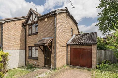 16 Gables Close, London, SE12 0UD