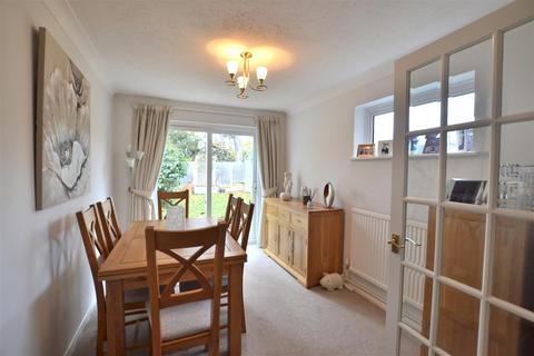 3 bedroom semi-detached house for sale, Monks Close, Farnborough GU14