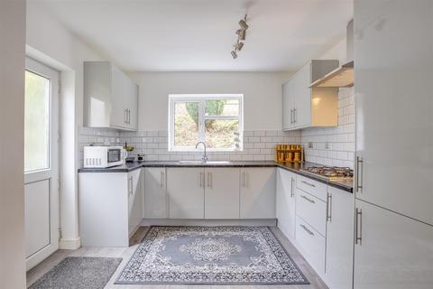 35 Dean Close, High Wycombe, HP12 3NS