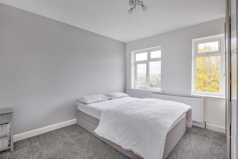 35 Dean Close, High Wycombe, HP12 3NS