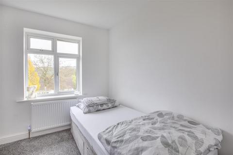35 Dean Close, High Wycombe, HP12 3NS