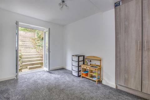 35 Dean Close, High Wycombe, HP12 3NS
