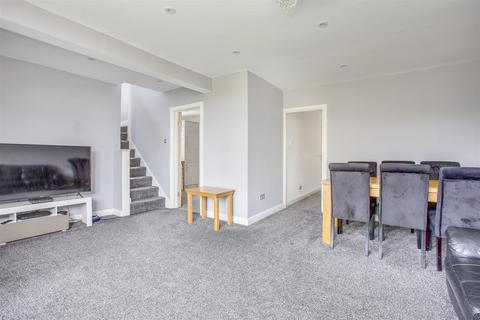 35 Dean Close, High Wycombe, HP12 3NS