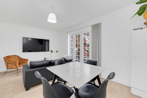 2 bedroom flat for sale, Sylvester Path, Hackney Central, E8