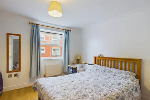 2 bedroom flat for sale, Alder Road, Aylesbury HP22