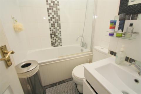 3 bedroom terraced house to rent, Ashdale Close, Staines-upon-Thames, TW19