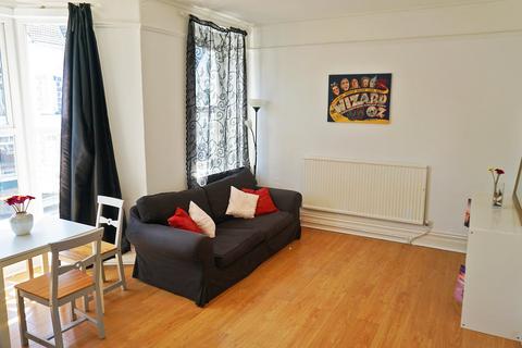 2 bedroom flat to rent, Gwydr Crescent, Uplands,