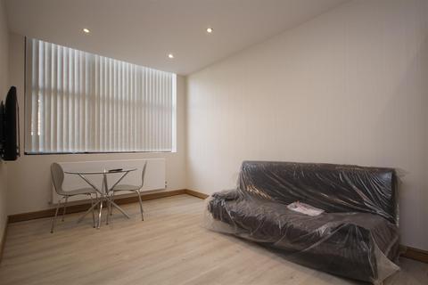 1 bedroom flat to rent, North Acton Road, North Acton, NW10 6QH