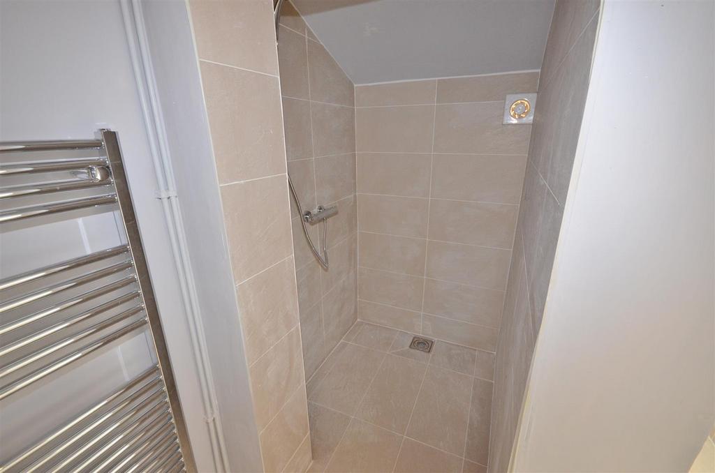 Shoer room