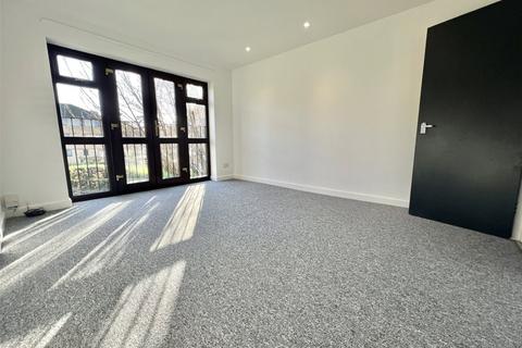 2 bedroom flat to rent, Kimble Close, Hertfordshire WD18