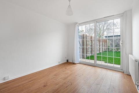 3 bedroom house to rent, Hilversum Crescent London SE22