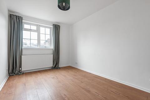 3 bedroom house to rent, Hilversum Crescent London SE22