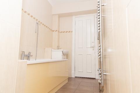 2 bedroom flat to rent, Ashburn Gate, Gourock PA19