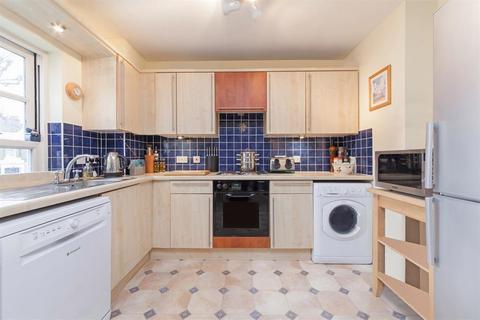 2 bedroom apartment to rent, Cavendish Road, London, NW6