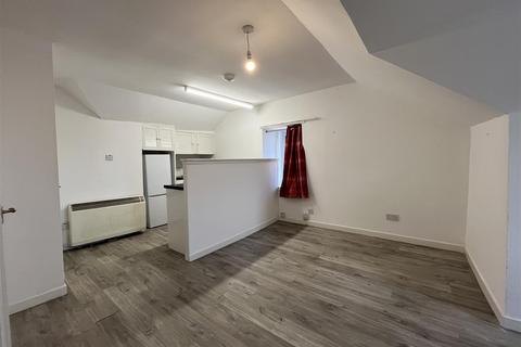 2 bedroom flat to rent, Priory Place, Perth