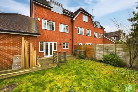 4 bedroom end of terrace house to rent, Parkside Road, Reading, Berkshire, RG30