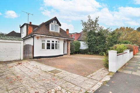 4 bedroom chalet to rent, Thetford Road, New Malden