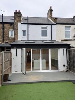 3 bedroom terraced house to rent, Gatton Road, London