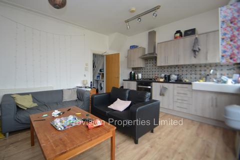 4 bedroom terraced house to rent, Brudenell Road, Hyde Park LS6