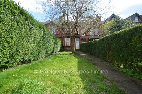 4 bedroom terraced house to rent, Brudenell Road, Hyde Park LS6