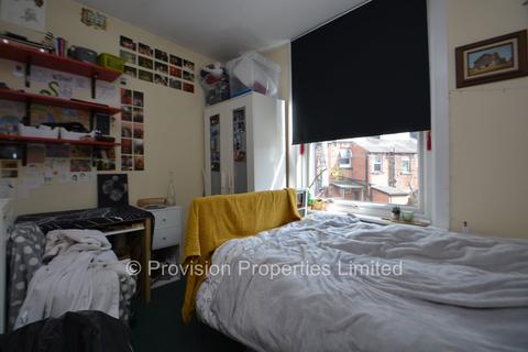 4 bedroom terraced house to rent, Brudenell Road, Hyde Park LS6