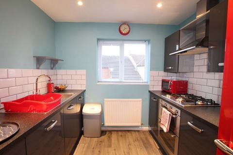 2 bedroom flat for sale, Halyard Croft, Hull, East Riding of Yorkshire, HU1 2EP