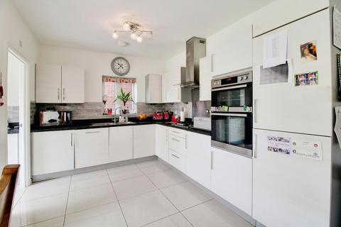 4 bedroom detached house for sale, Holloway Close, Swindon, SN25