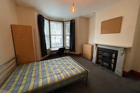 5 bedroom terraced house to rent, Gloucester Road, Bristol BS7