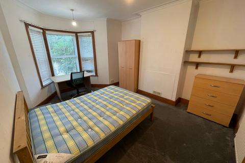 5 bedroom terraced house to rent, Gloucester Road, Bristol BS7