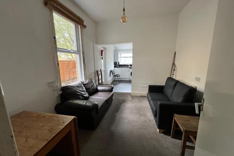 5 bedroom terraced house to rent, Gloucester Road, Bristol BS7