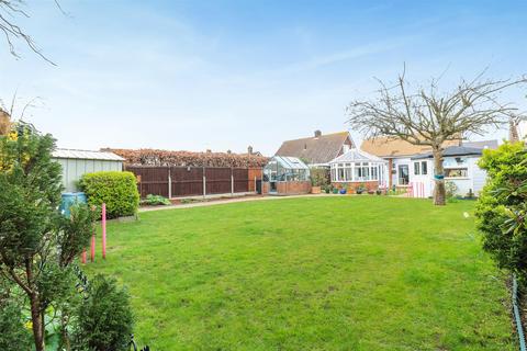 2 bedroom detached bungalow to rent, Haselfoot Road, Boreham, Chelmsford