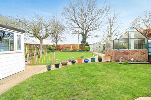 2 bedroom detached bungalow to rent, Haselfoot Road, Boreham, Chelmsford