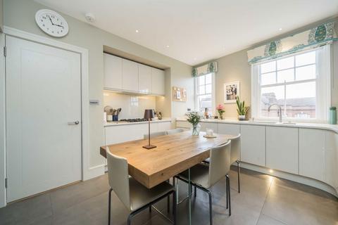 3 bedroom flat for sale, Queen's Club Gardens, London W14