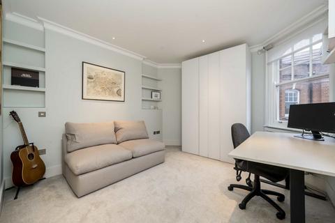 3 bedroom flat for sale, Queen's Club Gardens, London W14