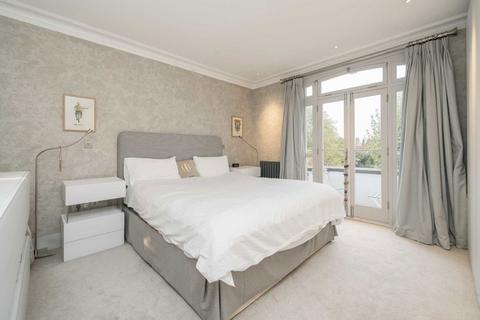 3 bedroom flat for sale, Queen's Club Gardens, London W14