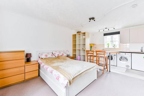 Studio to rent, Lodgehill Park Close,HA2, South Harrow, Harrow, HA2