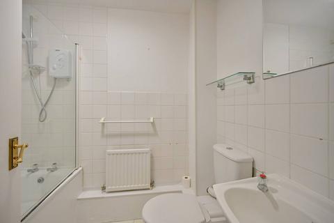 2 bedroom flat to rent, Galsworthy Road, Kingston Hill, Kingston upon Thames, KT2