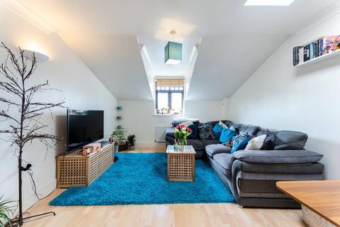 1 bedroom flat for sale, Bolton Drive, Morden, SM4