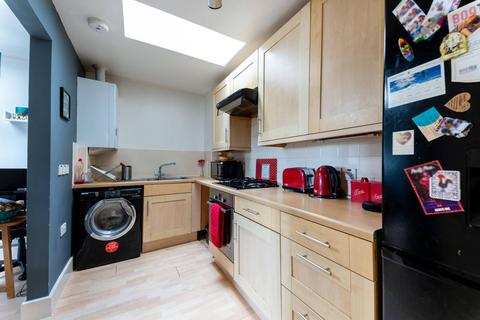 1 bedroom flat for sale, Bolton Drive, Morden, SM4