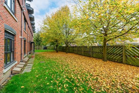 1 bedroom flat for sale, Bolton Drive, Morden, SM4