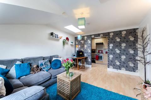 1 bedroom flat for sale, Bolton Drive, Morden, SM4