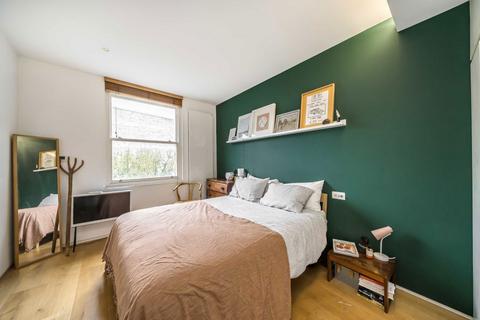 3 bedroom flat for sale, Berrymead Gardens, London W3