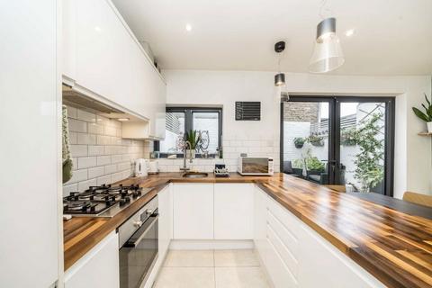 3 bedroom terraced house for sale, Bickersteth Road, London SW17