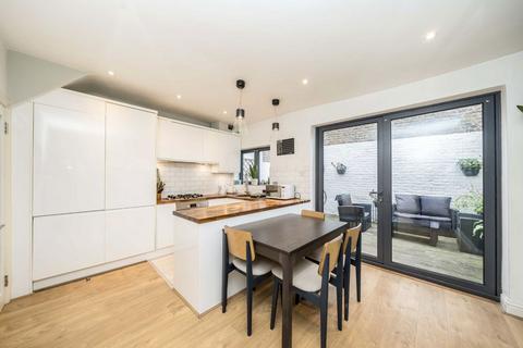 3 bedroom terraced house for sale, Bickersteth Road, London SW17